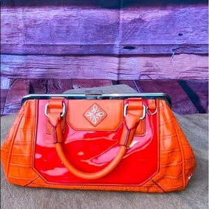 Simply Vera hand satchel that shows wear on both ends of bag